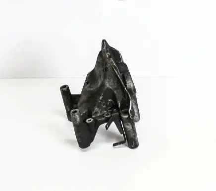 Volkswagen Touareg I Engine mounting bracket 070199308A
