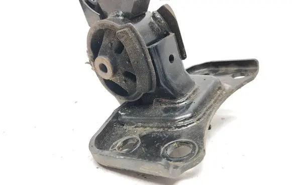 Toyota Auris 150 Engine mount bracket