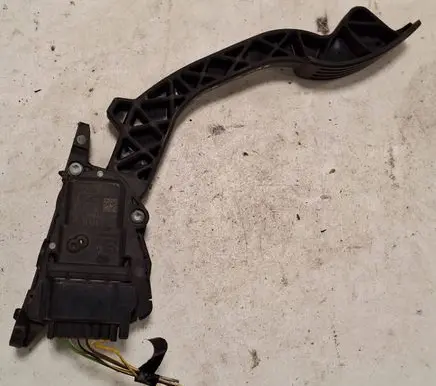 Ford C-MAX I Accelerator throttle pedal 6PV00864110 3M519F836AF 111858