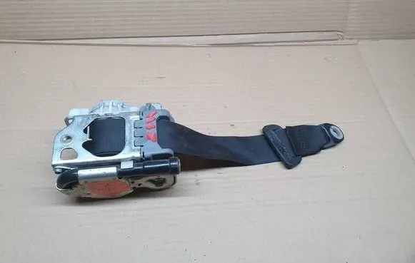 Audi TT TTS RS Mk3 8S Front seatbelt 8S8857705B TK600276796