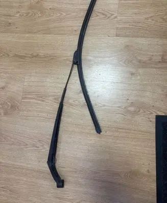 Toyota Yaris Front wiper blade arm