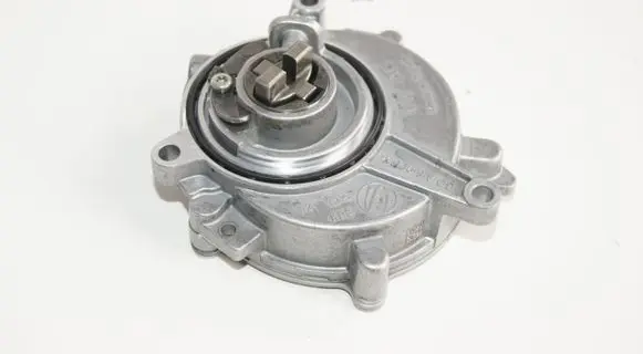 Audi A8 S8 D5 Vacuum pump 06M145100L