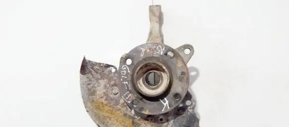 Volkswagen Golf III Front wheel hub
