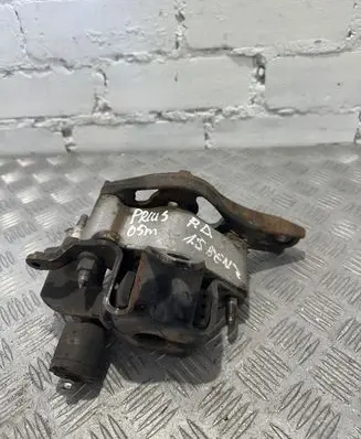 Toyota Prius (XW20) Engine mount bracket