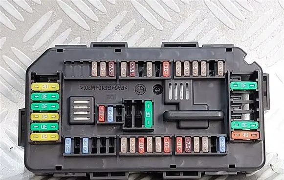 BMW 3 F30 F35 F31 Fuse module 9389069