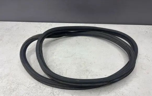 Citroen Berlingo Rubber seal rear door window/glass 
