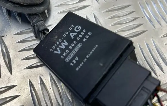 Skoda Superb B6 (3T) Fuel pump relay 1K0906093F