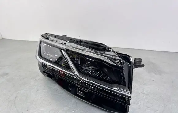 Volkswagen Touareg III Headlight/headlamp 761941082