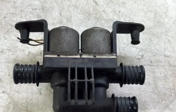 BMW 7 E65 E66 Coolant heater control valve 6411690665204 6906652