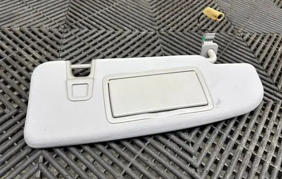 Alfa Romeo Giulia Sun visor