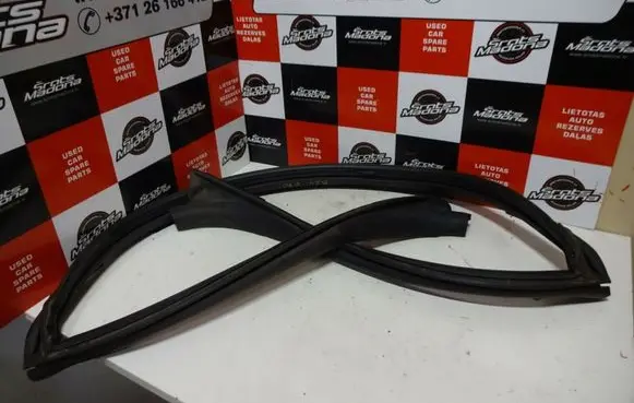 Volvo C70 Rubber seal front coupe door window 9212377