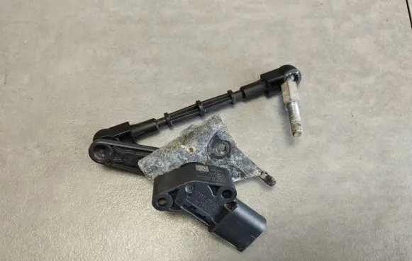 Audi A4 S4 B9 8W Rear air suspension level height sensor 8W0941309E 4M0907503