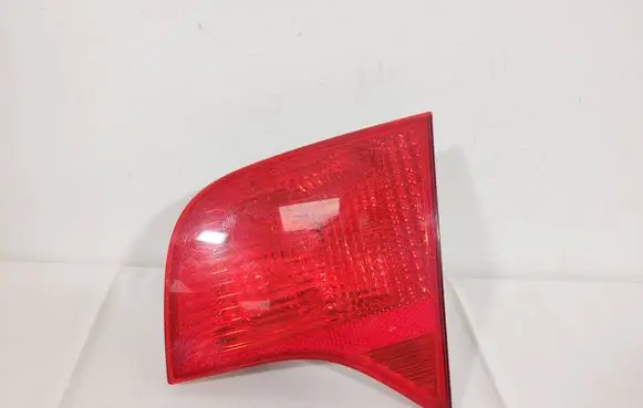 Tailgate rear/tail lights