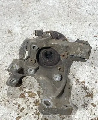 Rear wheel hub spindle/knuckle