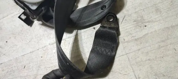 Mazda 3 III Rear seatbelt T89524T