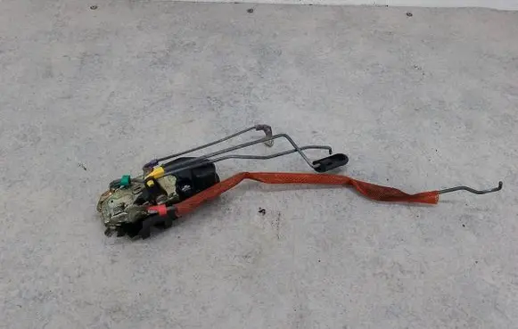 Chrysler 300M Front door lock 