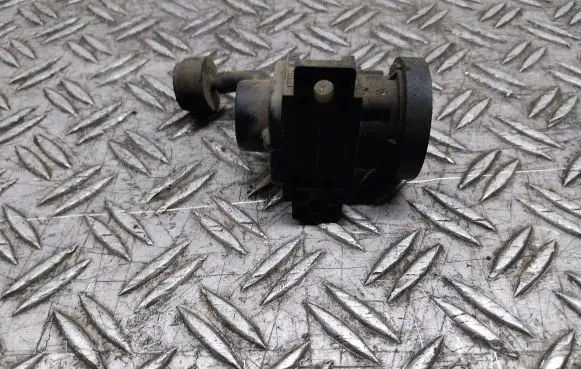 Opel Zafira B Valve vacuum 