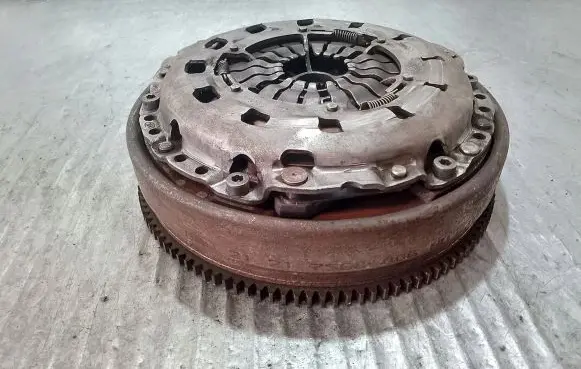 BMW 3 E90 E91 Dual mass flywheel 7568006