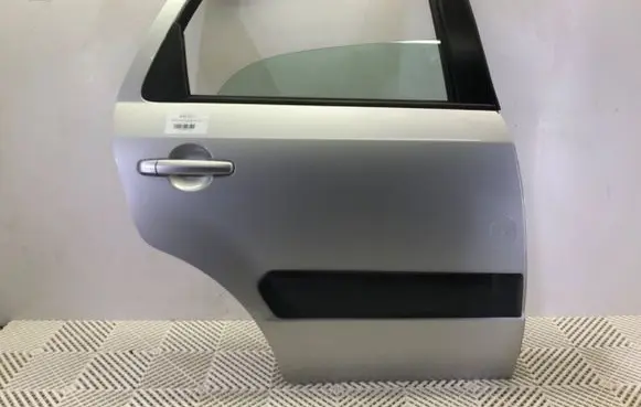 Suzuki SX4 Rear door