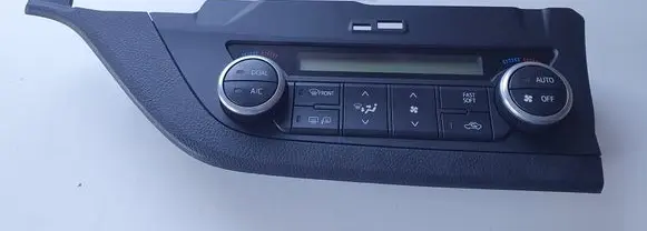 Toyota Auris E180 Climate control unit