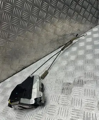 Honda CR-V Front door lock 4C1303