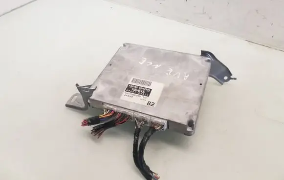 Toyota Avensis T250 Engine control unit/module 8966105821