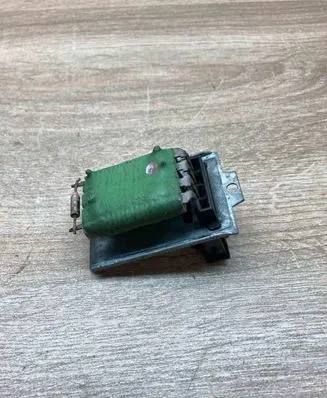 Volkswagen Transporter - Caravelle T4 Heater blower motor/fan resistor 701959263 0268020312