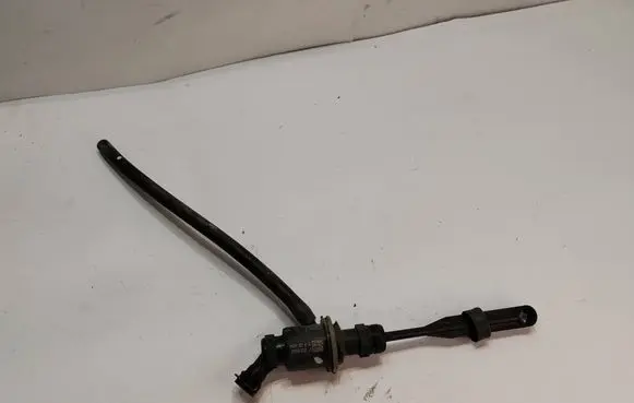 Renault Master III Clutch master cylinder 8200673232