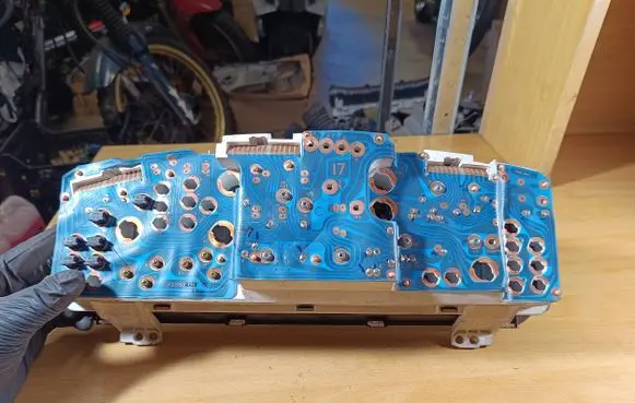 Mazda 626 Speedometer (instrument cluster) PLH57