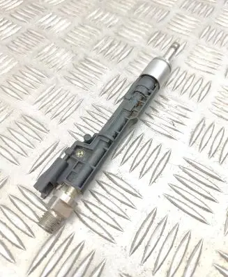 BMW 7 F01 F02 F03 F04 Fuel injector 7599876