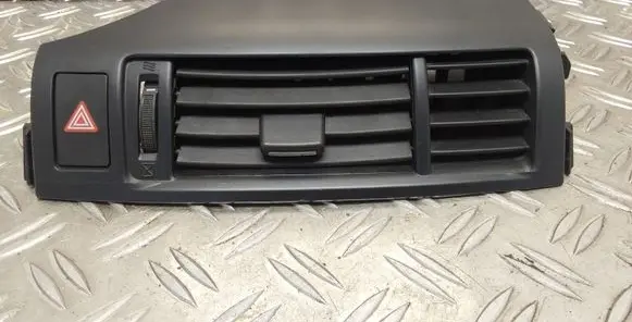 Toyota Verso Dash center air vent grill 556700F030 556700F060