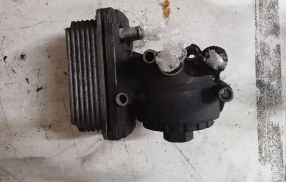 Engine oil radiator