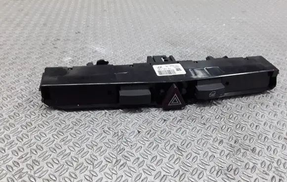 Opel Astra H Hazard light switch 13100105