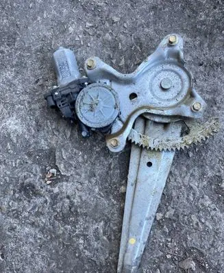 Toyota Hilux (AN10, AN20, AN30) Front door window regulator with motor 857100K020