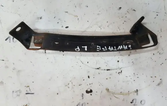 Hyundai Santa Fe Headlight/headlamp mounting bracket 