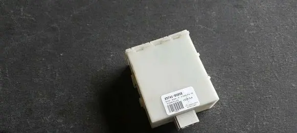 Toyota Avensis T250 Door control unit/module 8974105050