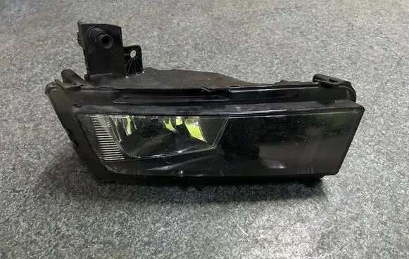 Volkswagen Touran II Front fog light 10461030000 5TA941661A