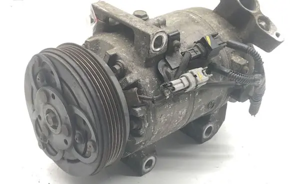 Renault Clio IV Air conditioning (A/C) compressor (pump)