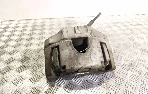 Volvo XC90 Front brake caliper 30657303