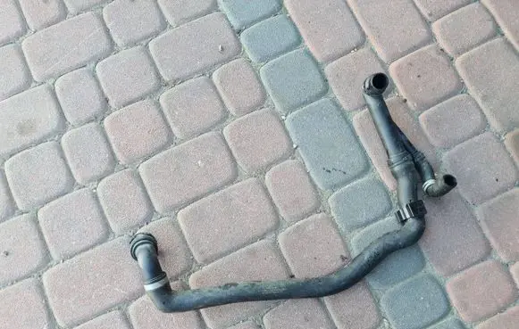 Volkswagen Golf VII Engine coolant pipe/hose 5Q0122051AR