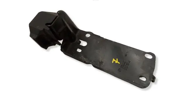 BMW 3 E90 E91 Radiator mount bracket 51647117