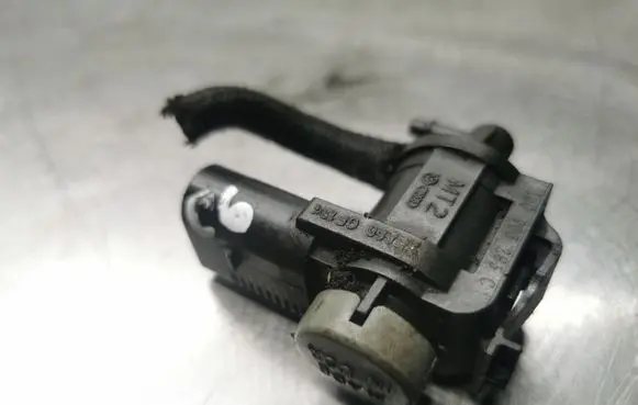 Audi A6 S6 C6 4F Turbo solenoid valve 1J0906283C
