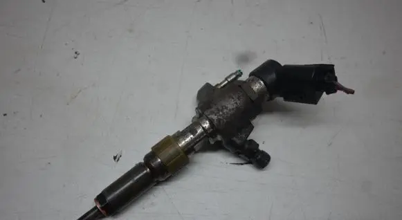 Peugeot 308 SW Fuel injector 9802448680