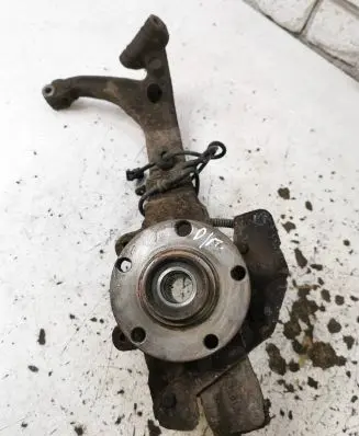 Audi A4 S4 B5 8D Front wheel hub