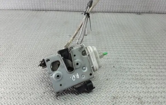 Audi A8 S8 D2 4D Front door lock 8D1837016F