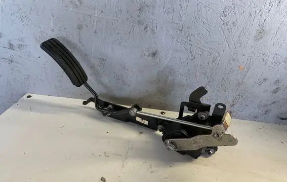 Renault Kangoo II Accelerator throttle pedal 8200153272