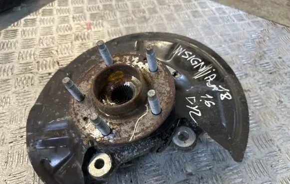 Opel Insignia B Front wheel hub 23384198