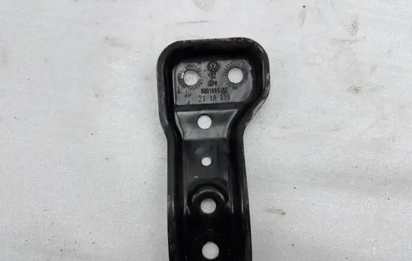 Volkswagen Tiguan Other front suspension part 5Q0199518E 5Q0199518