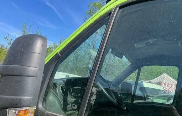 Iveco Daily 35.8 - 9 Front triangle window/glass 