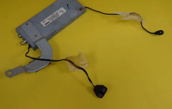 Cadillac CTS Aerial antenna amplifier 25752113 12233253